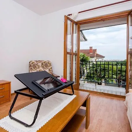 Apartment Apartment In Rovinj With A Balcony *